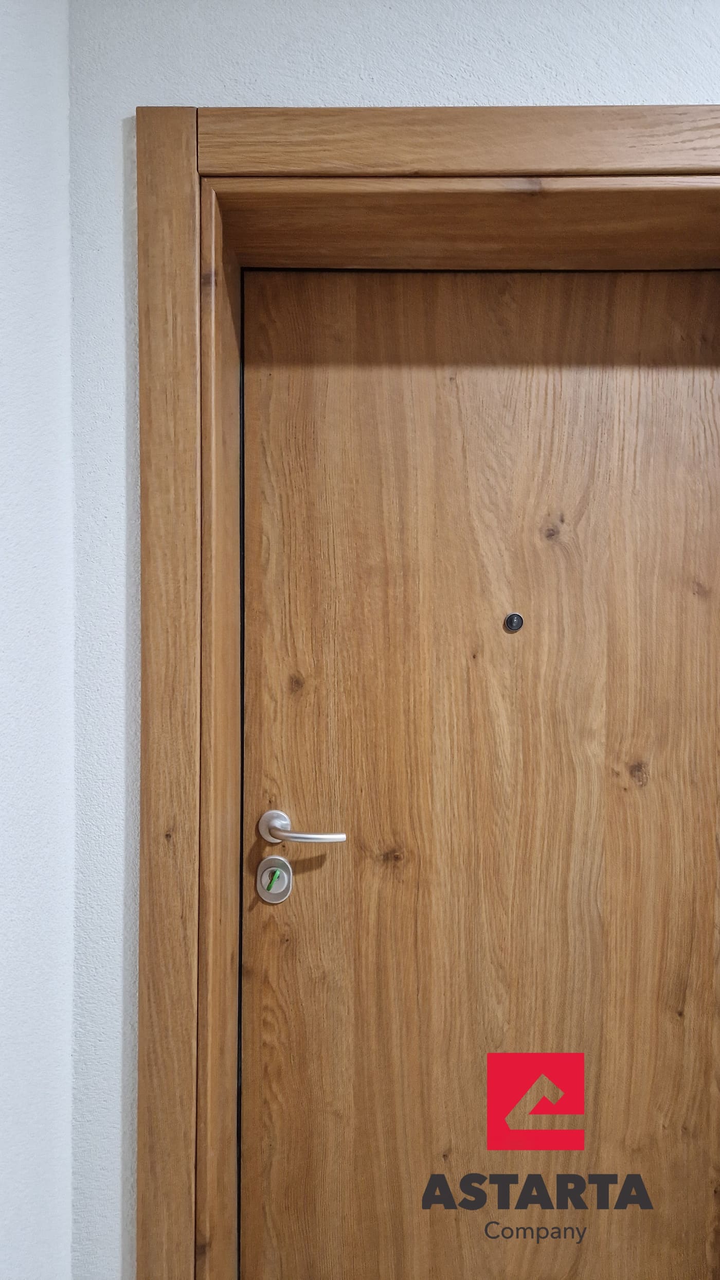 Protuprovalna vrata u dekoru hrasta, pogled na zatvoreno krilo